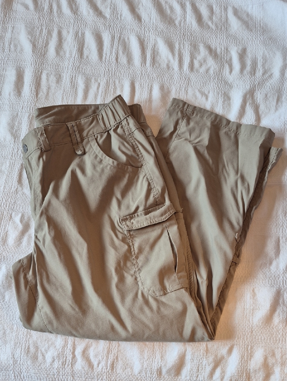 Duluth Trading Co women's 18 X 29 tan convertible leg pants, light weight VGUC